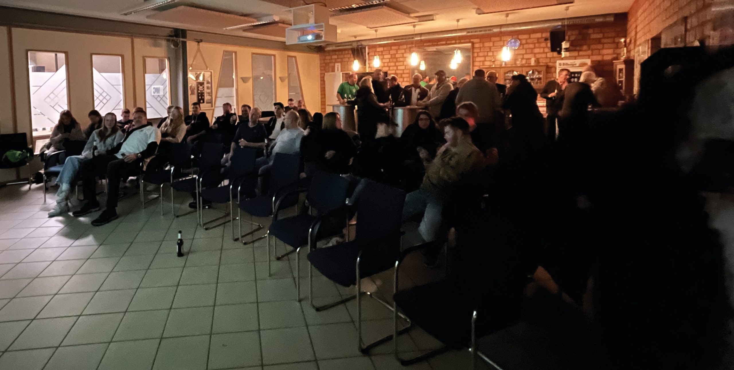 public viewing_Zeichenfläche 1